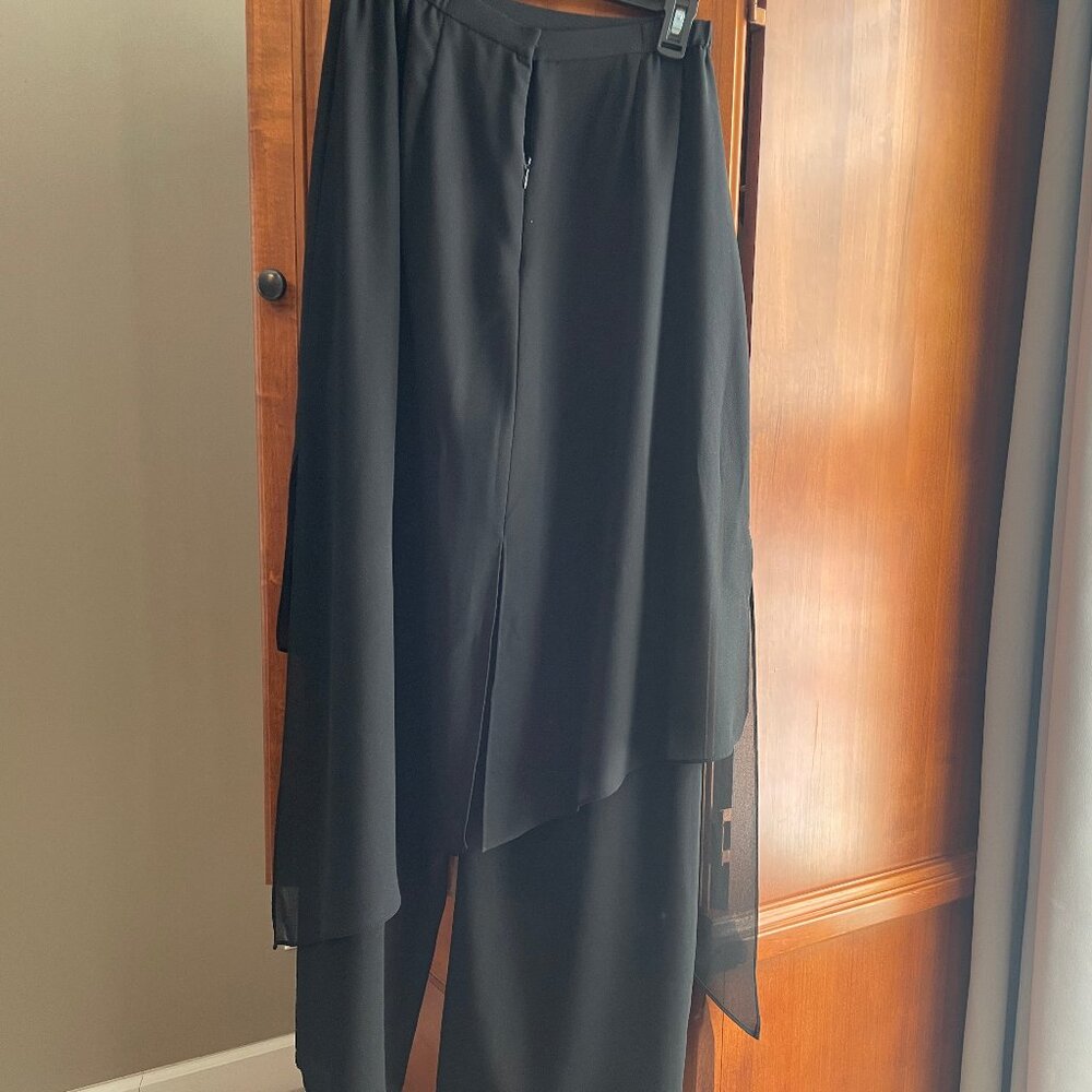 Black pants with overlay